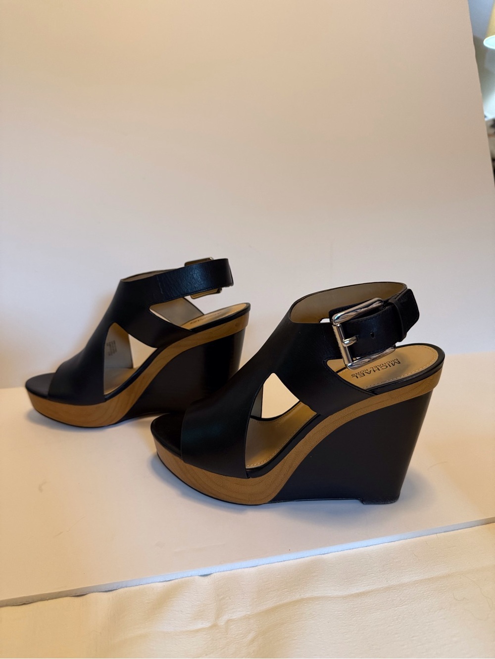 Michael Kors Josephine Black Leather Platform Wedges Size 6.5 NEW - Picture 3 of 9
